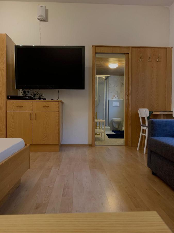 Ferienwohnung Schweng Tux Bagian luar foto